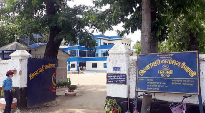 प्रहरी हवल्दार र जवानले मोबाइल चोरी गरेपछि…..