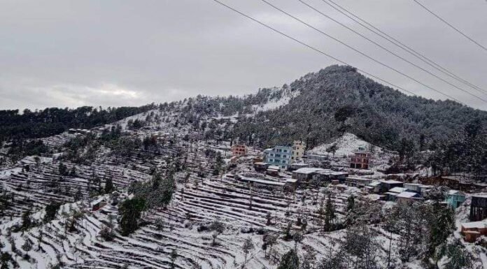 काभ्रेको बनेपा र धुलिखेल आसपासमा हिमपात
