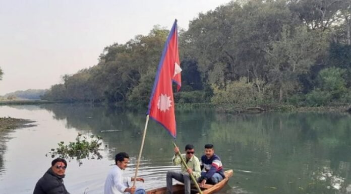 प्यारातालमा चल्न थाल्यो राष्ट्रिय झण्डासहितको डुंगा