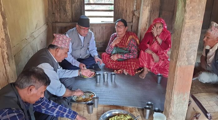 प्रचण्डले जनयुद्धको सहिद परिवारलाई भेटघाट गरे