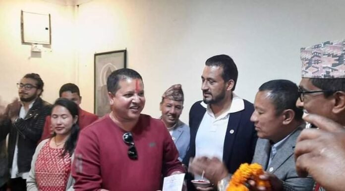 धुलिखेलका ८ का वडा अध्यक्ष जंगमले एमाले छाडे
