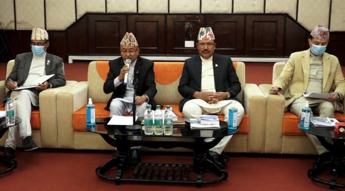 आयुक्तले सम्झाएपछि रोकियो चर्काचर्की