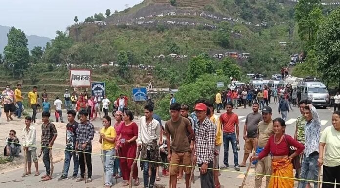 सिन्धुलीमा स्थानीयसँगको झडपमा ११ प्रहरी घाइते