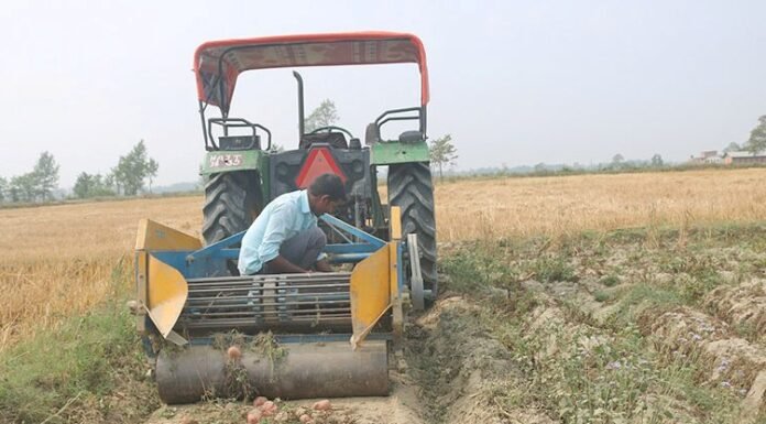 नेपालमा पनि आलु रोप्ने र खन्ने मेसिन आयो