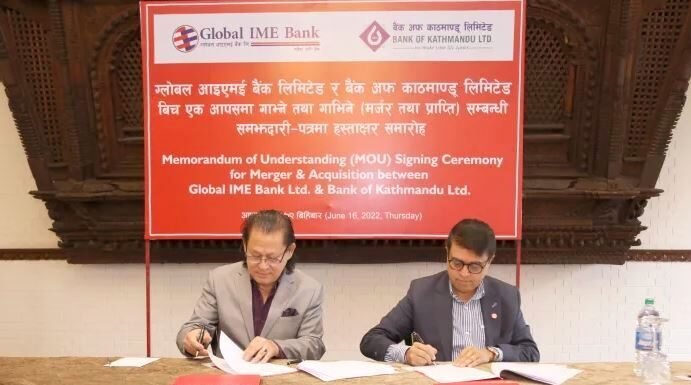 ग्लोबल बैंक र बैंक अफ काठमाण्डू एकापसमा गाभिने सम्झौता