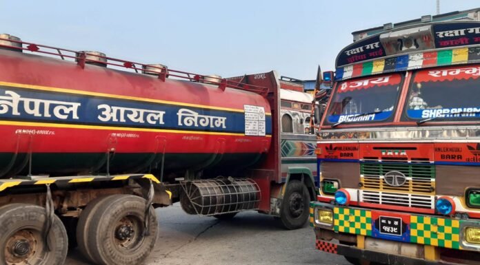 आफ्नै ट्याङ्कर चलाउन पाउनुपर्ने: ट्याङ्कर चालकहरुको माग