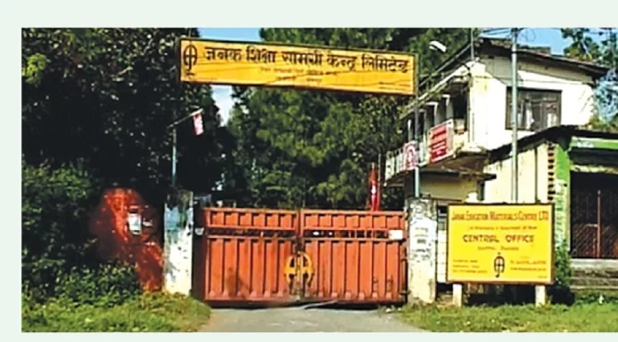 भक्तपुरको जनक शिक्षाको १३ वटा ट्रक प्रहरीको नियन्त्रणमा