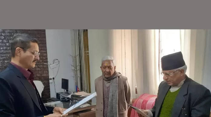 मुख्य न्यायाधिवक्ता ठाकुरले लिए शपथ
