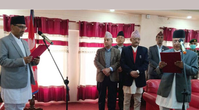 मुख्य न्यायाधिवक्ता नेपालले लिए शपथ