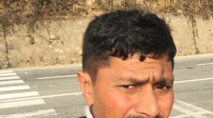कविता: पुजारी र म
