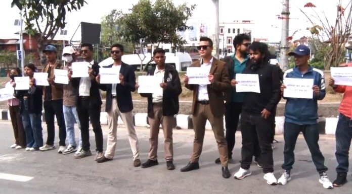 युवाको माग पेट्रोलियम पदार्थमा भएको मूल्यवृद्धि खारेज गर