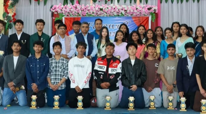 कक्षा १० का भाईबहिनीले गरे एसईई उतिर्ण दाई दिदिहरुको सम्मान र बिदाई