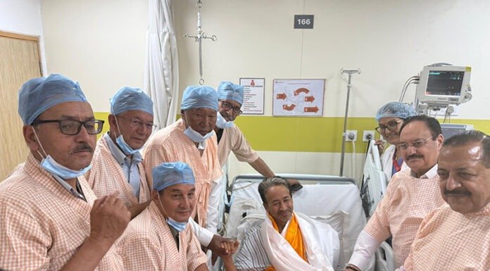 सामाजिक अभियन्ता वाङचुकले २६ दिनपछि तोडे अनसन