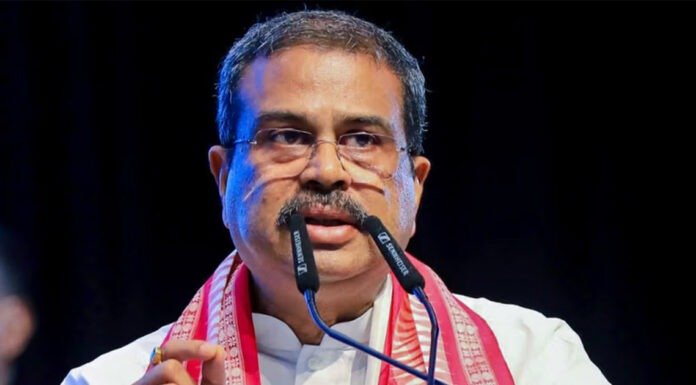 देशव्यापी विरोधबीच भारतीय शिक्षामन्त्री धर्मेन्द्र प्रधानद्वारा राजीनामा